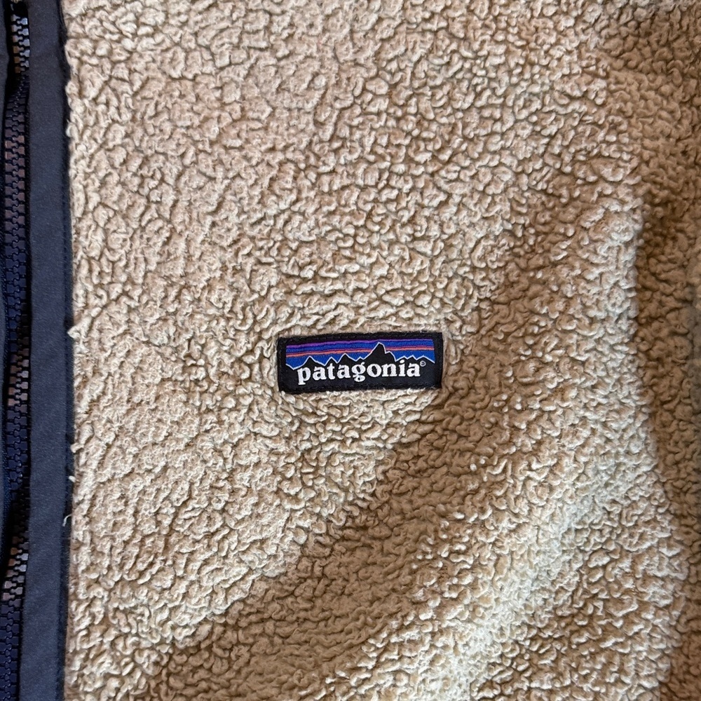 Patagonia Women’s Size M Beige Teddy Jacket with Hood - Picture 2 of 10